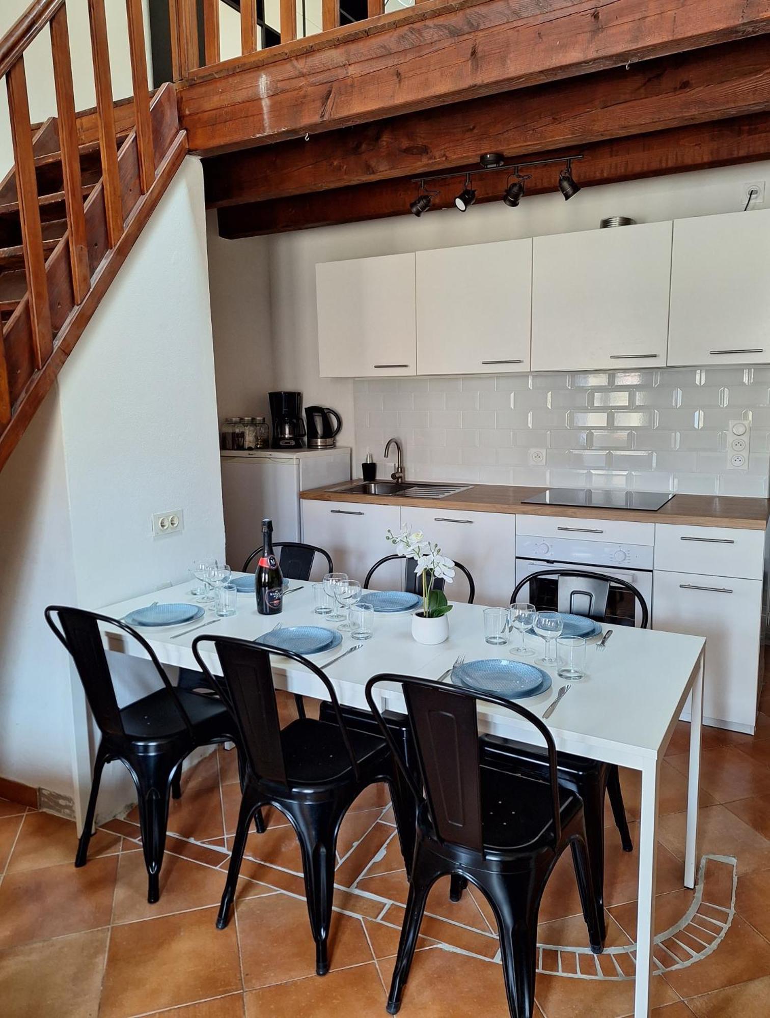 La Garriguette Centre Historique Calme Climatise 6 A 8 Couchages Arles