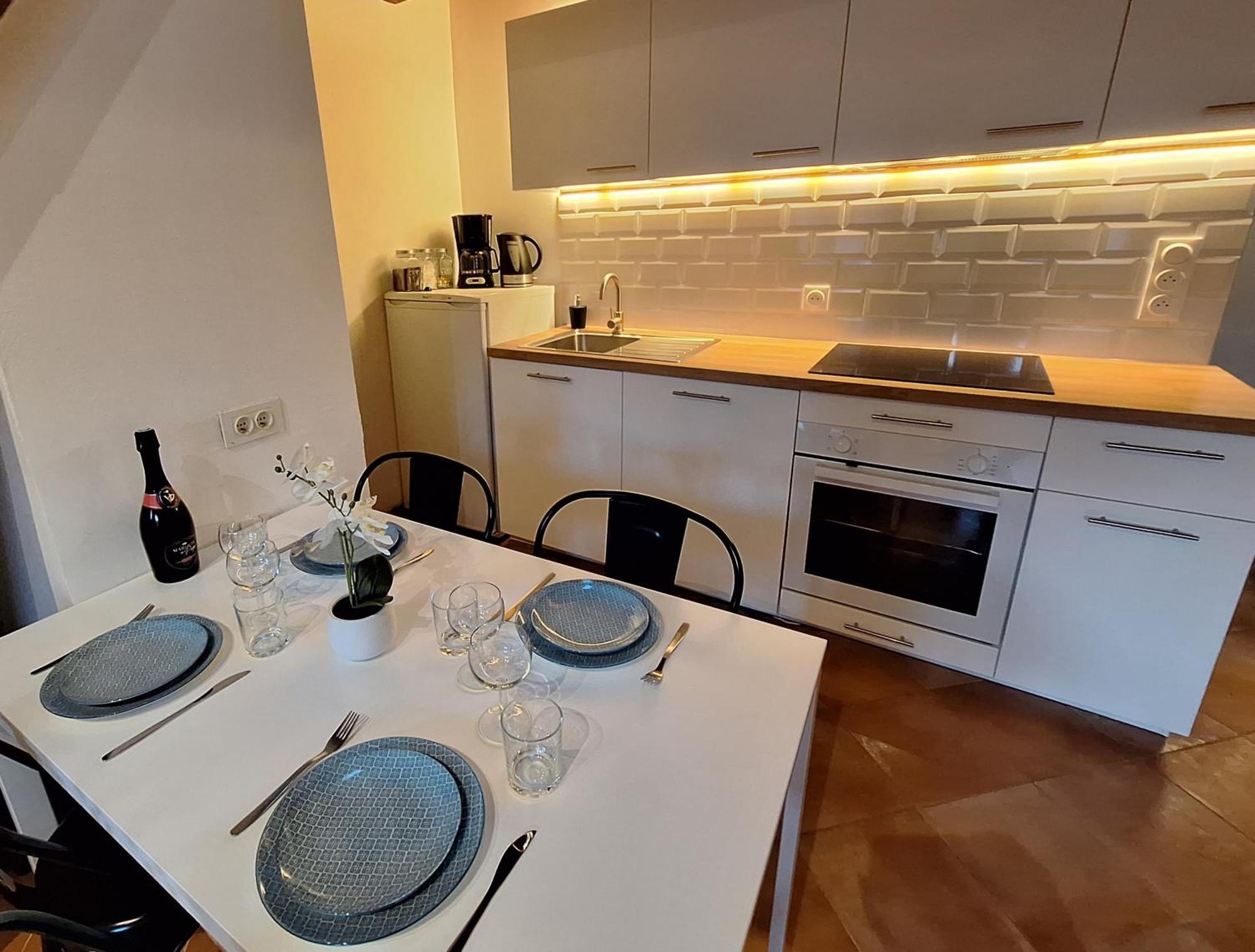 Appartement La Garriguette Centre Historique Calme Climatise 6 Couchages
