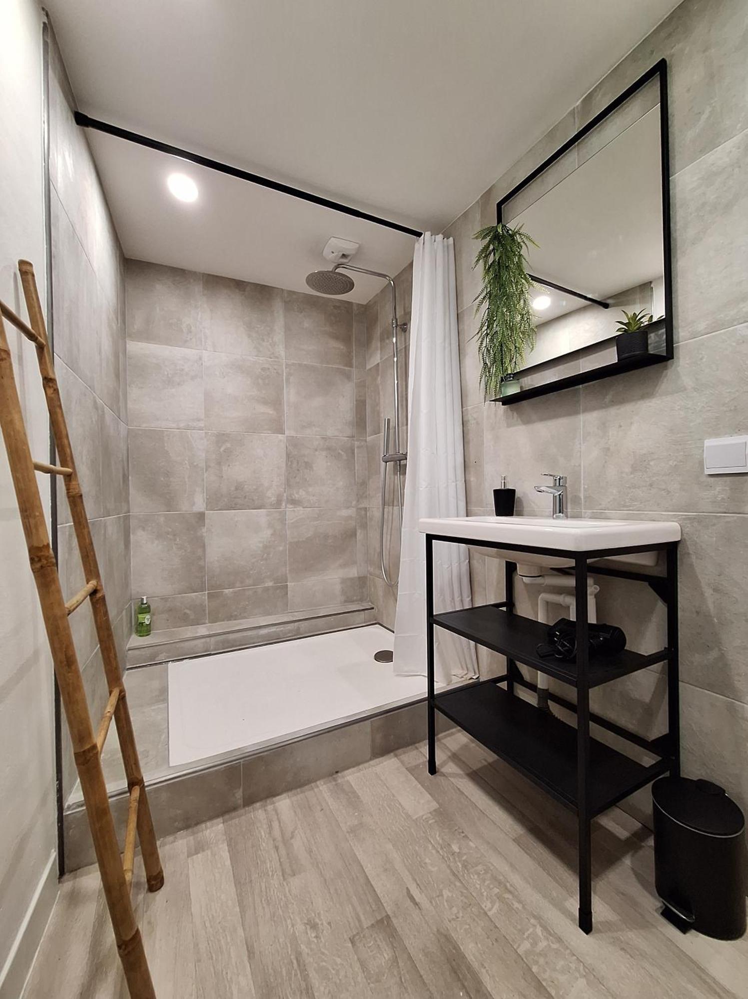 La Garriguette Centre Historique Calme Climatise 6 Couchages Appartement *
