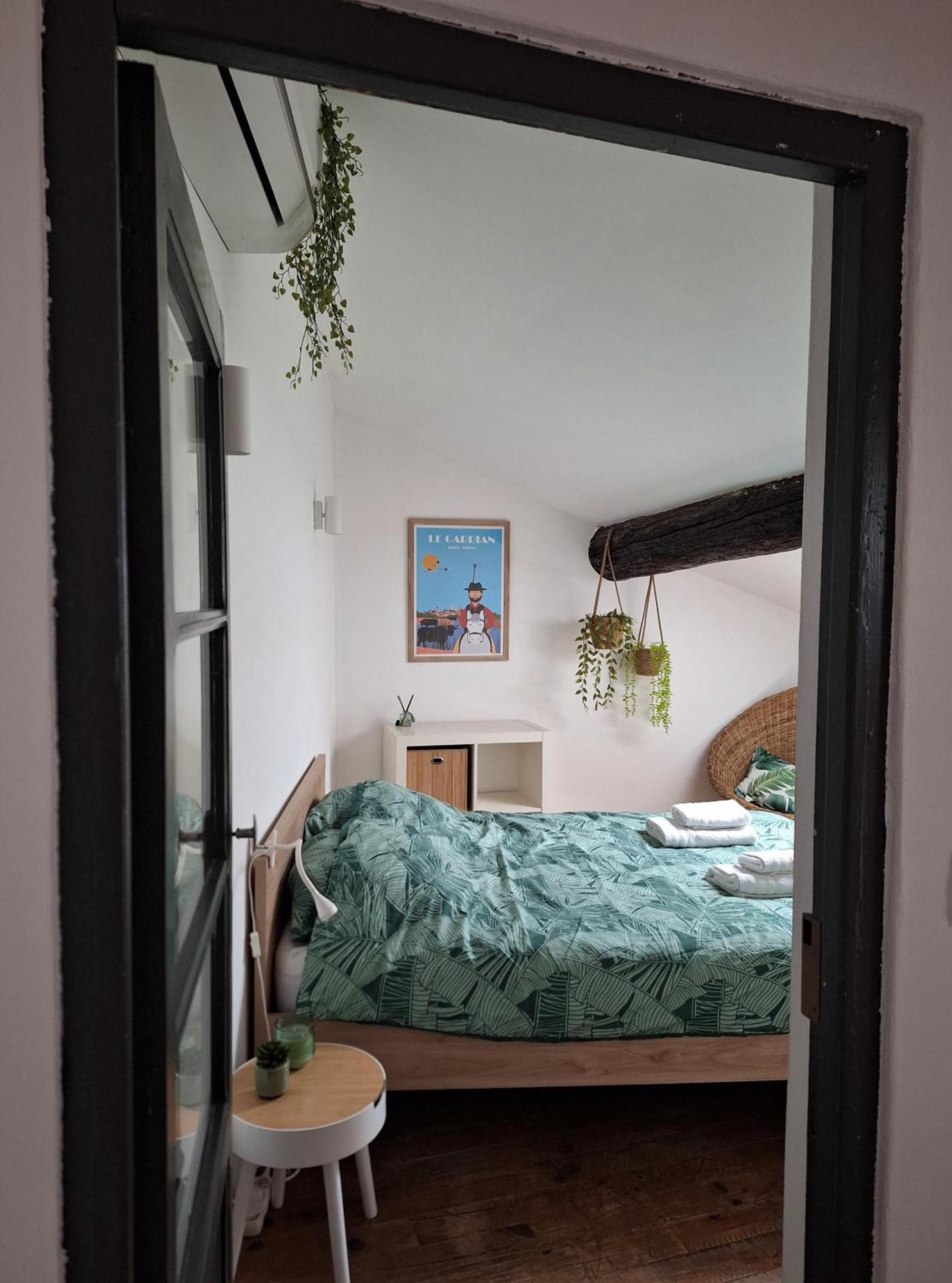 Apartment La Garriguette Centre Historique Calme Climatise 6 A 8 Couchages *